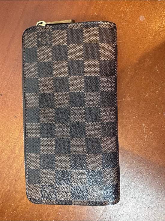 Louis Vuitton Handbags - Louis Vuitton Damier Zippy Wallet
Round Zipper Long Wallet